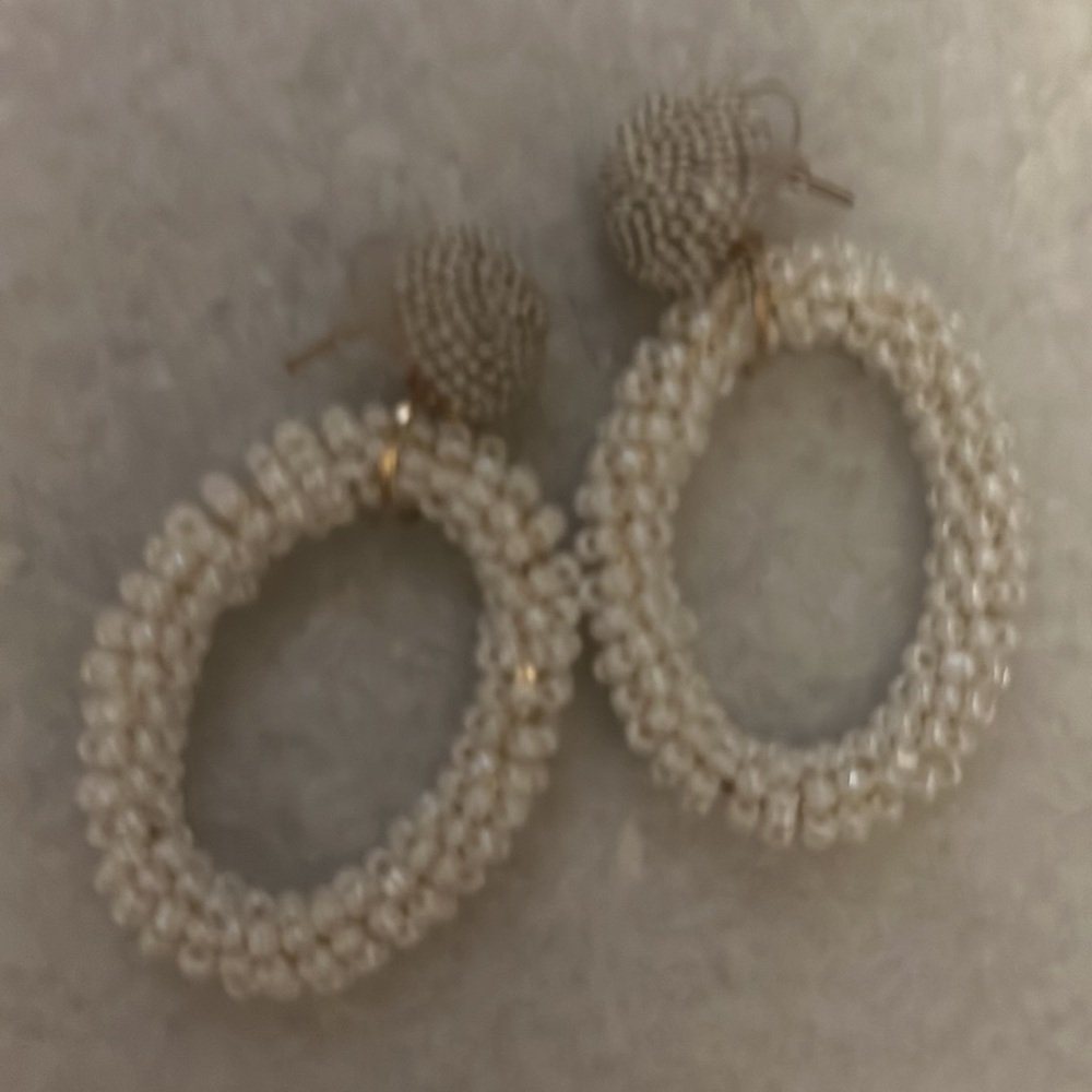 COPY - White seed bead oval hoop earrings - Picture 2 of 2